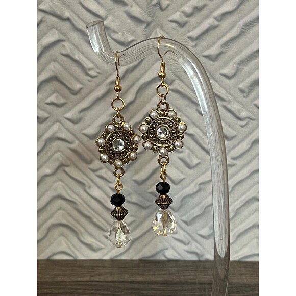 Elegant & Timeless Vintage Style Handmade Romantic Gold Victorian Earrings - Picture 2 of 10